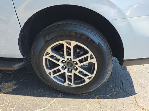 Used 2025 Ford Expedition Max Active RWD image 20