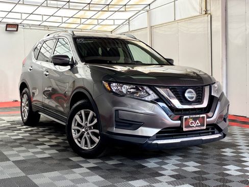 Used 2018 Nissan Rogue SV w/ Premium Package image 1