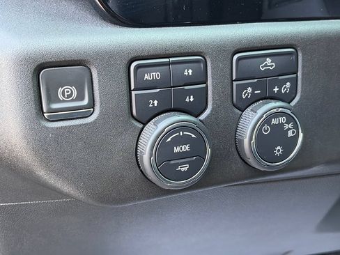 Used 2024 Chevrolet Silverado 1500 LT w/ Z71 Off-Road Package AWD/4WD image 19