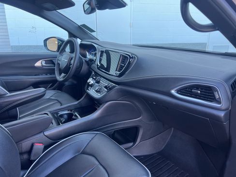 Used 2023 Chrysler Pacifica Limited w/ Uconnect Theater Family Group AWD/4WD image 20