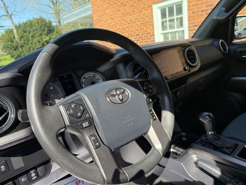 Used 2020 Toyota Tacoma TRD Sport image 12