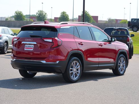Used 2023 GMC Terrain SLT AWD/4WD image 3