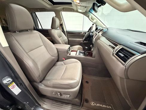 Used 2017 Lexus GX 460 Luxury w/ Preferred Accessory Package AWD/4WD image 22