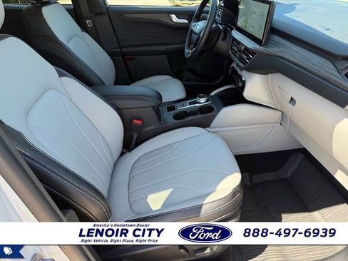 Used 2025 Ford Escape SE w/ PHEV Premium Package FWD image 13