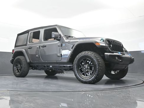 Used 2024 Jeep Wrangler Unlimited AWD/4WD image 67