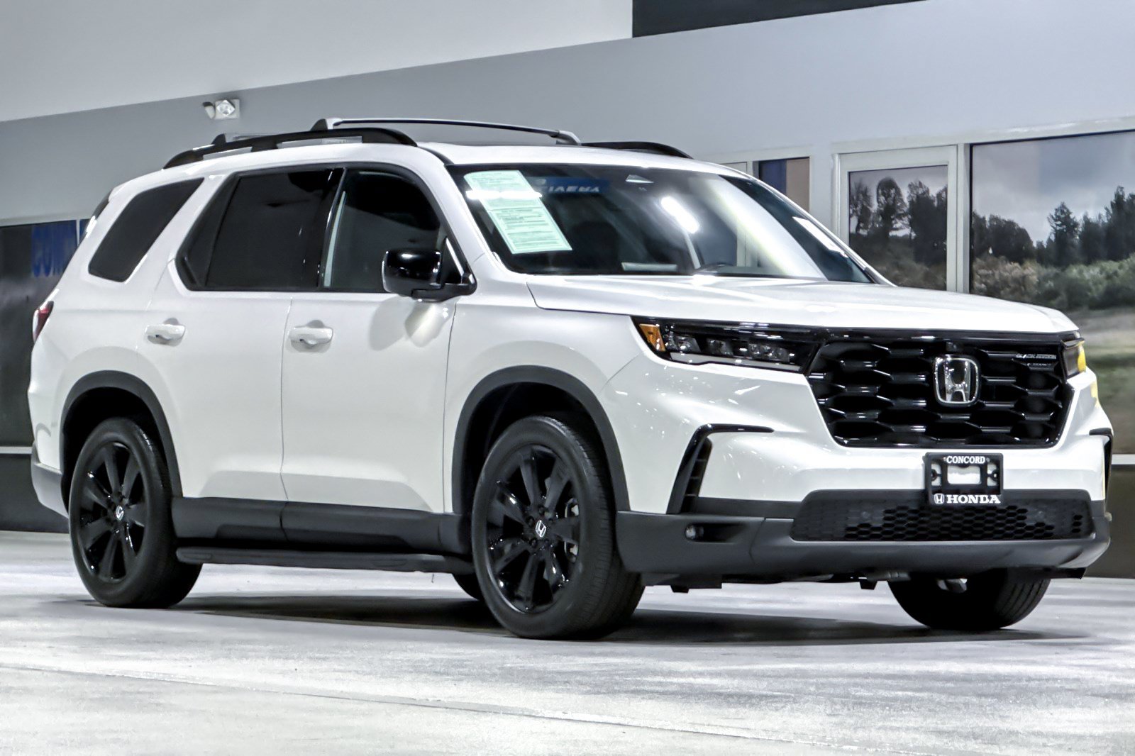 Used 2025 Honda Pilot Black Edition image 7