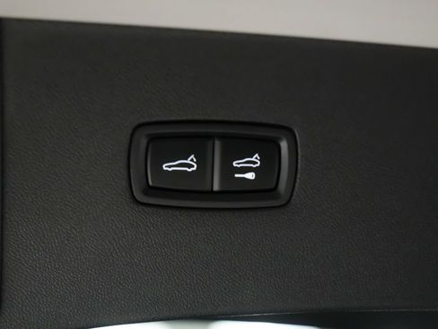 Used 2025 Porsche Cayenne Turbo AWD/4WD image 15