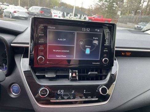 Used 2021 Toyota Corolla LE image 12