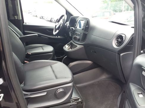 Used 2023 Mercedes-Benz Metris Passenger image 7