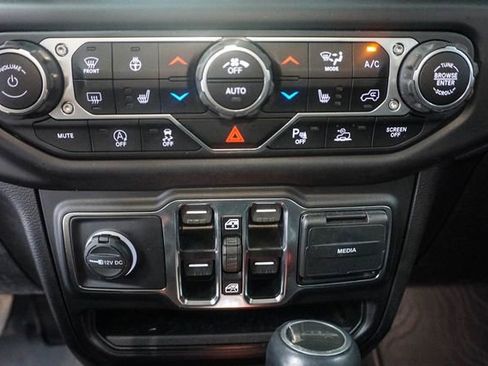 Used 2021 Jeep Gladiator Overland w/ Popular Equipment Package AWD/4WD image 17