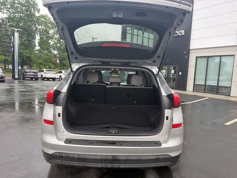 Used 2020 Hyundai Tucson SE w/ Winter Weather Package AWD/4WD image 9