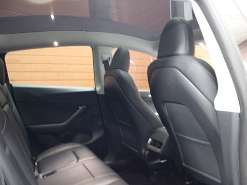 Used 2023 Tesla Model Y Performance image 44