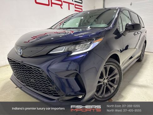 Used 2025 Toyota Sienna XSE image 1