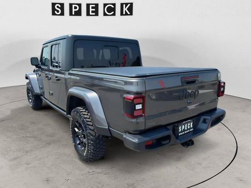 Used 2025 Jeep Gladiator Sport AWD/4WD image 3