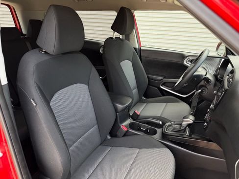 Used 2023 Kia Soul LX w/ LX Technology Package FWD image 15