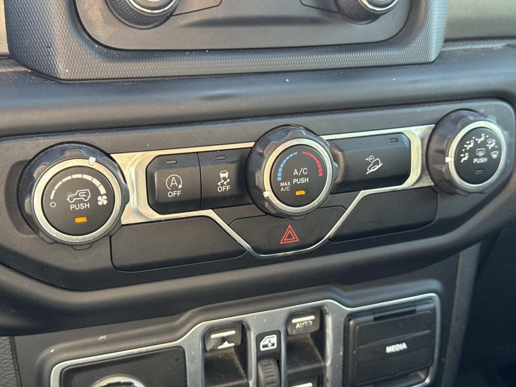 Used 2018 Jeep Wrangler Unlimited Sport S AWD/4WD image 34