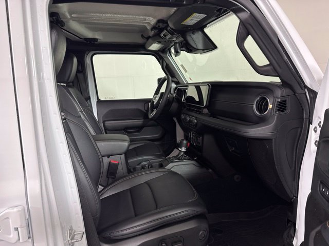 Used 2026 Jeep Wrangler Unlimited Sahara AWD/4WD image 4
