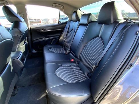 Used 2024 Toyota Camry SE image 19