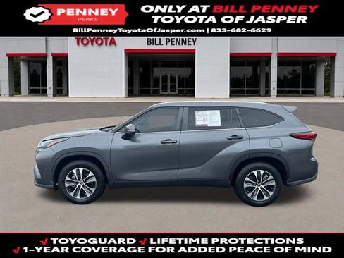 Used 2023 Toyota Highlander XLE FWD image 2