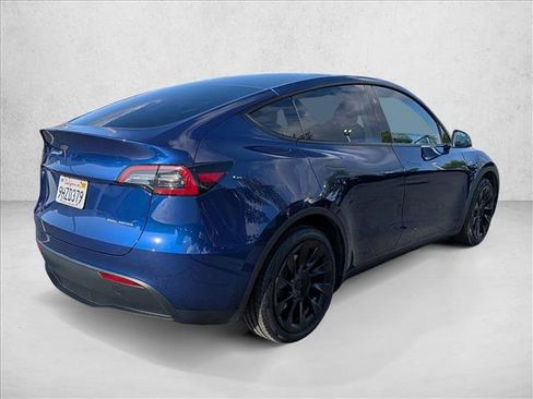 Used 2023 Tesla Model Y Long Range AWD/4WD image 5