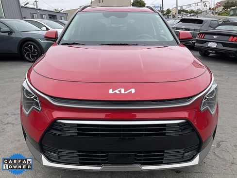 Used 2024 Kia Niro EX Touring image 2