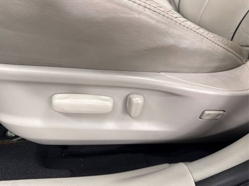 Used 2012 Toyota Venza Limited image 38