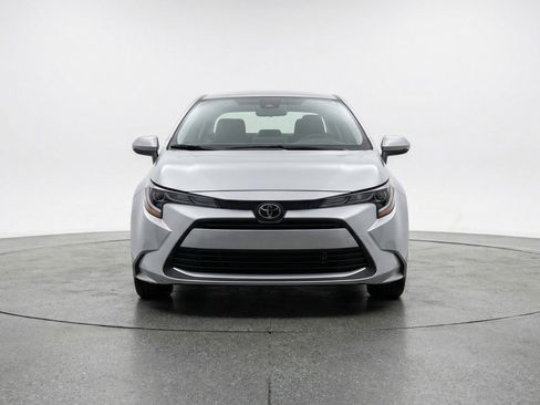 Used 2025 Toyota Corolla LE FWD image 2