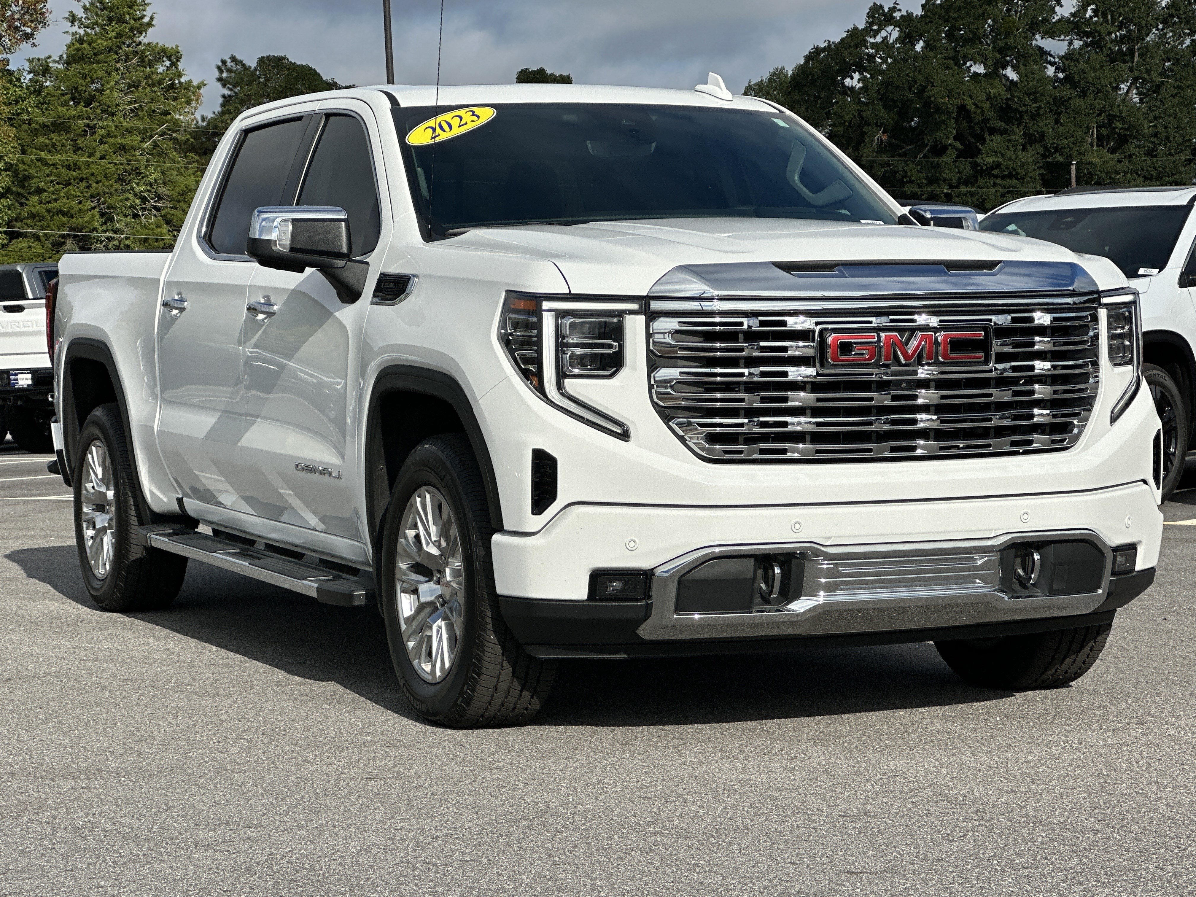 Used 2023 GMC Sierra 1500 Denali w/ Technology Package AWD/4WD image 3