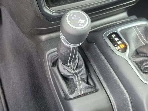 Used 2021 Jeep Gladiator Overland w/ Popular Equipment Package AWD/4WD image 29