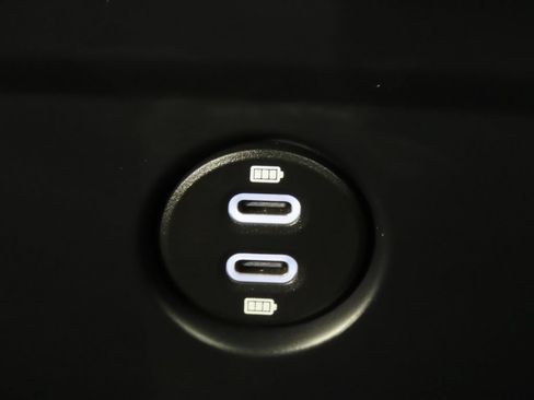 Certified 2025 Porsche Macan AWD/4WD image 34