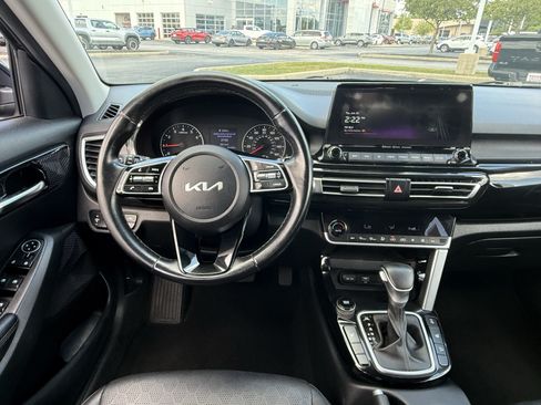 Used 2023 Kia Seltos EX AWD/4WD image 14
