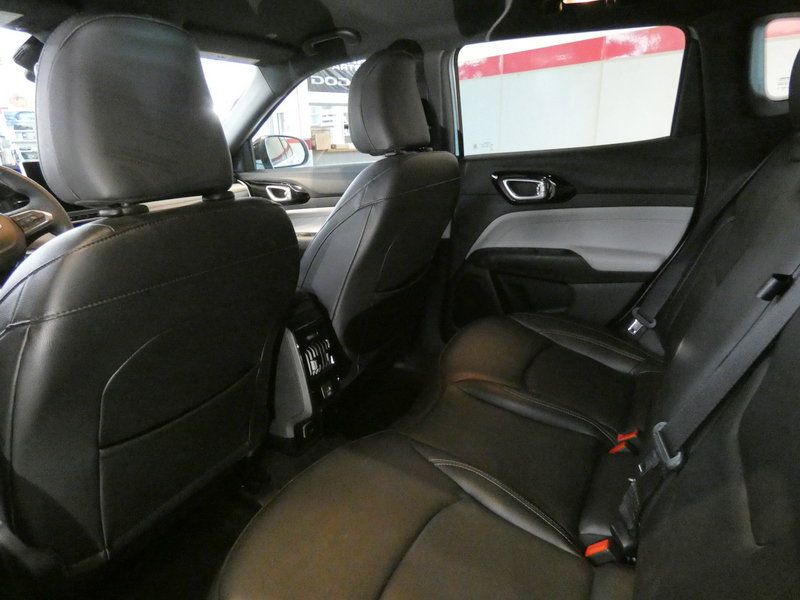 Used 2025 Jeep Compass Limited AWD/4WD image 21