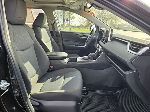Used 2025 Toyota RAV4 XLE w/ Convenience Package image 9