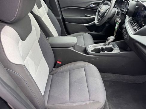 Certified 2025 Chevrolet Trax LS FWD image 7