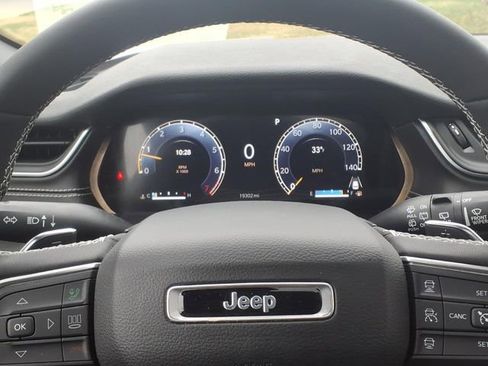 Used 2023 Jeep Grand Cherokee Altitude image 18