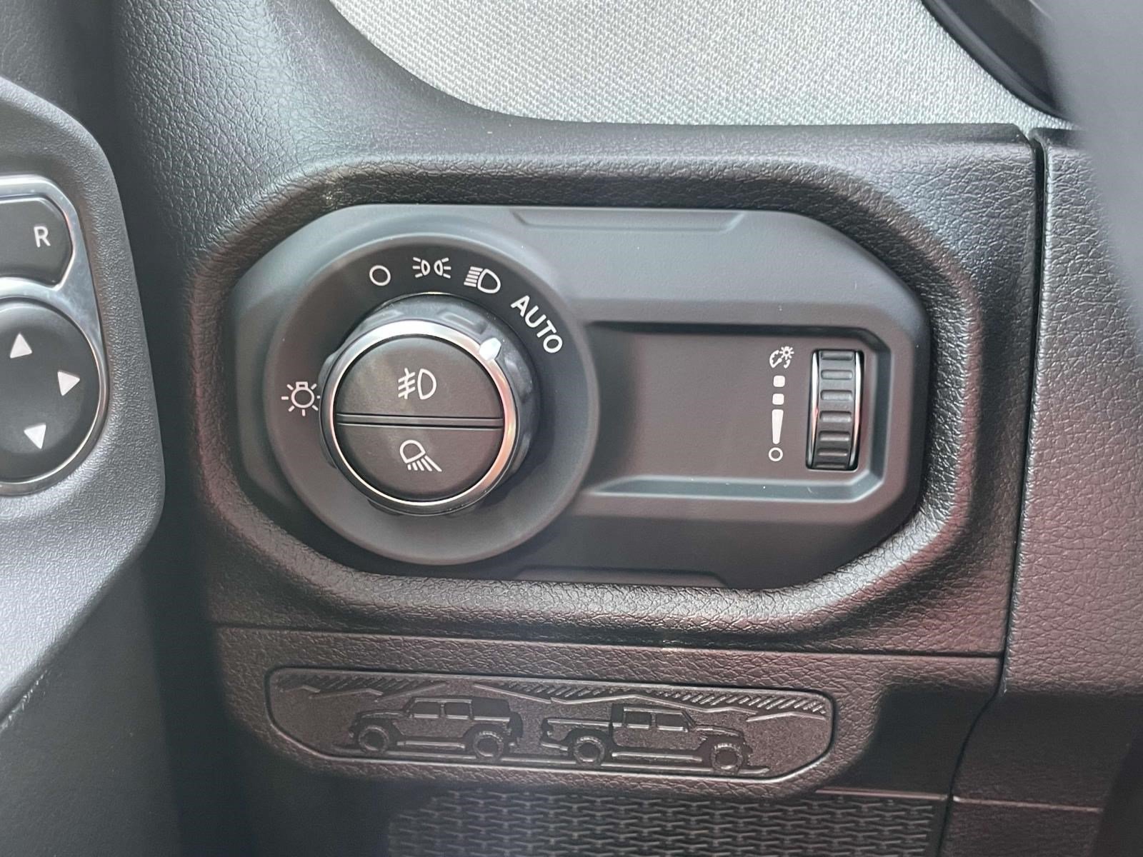 Used 2026 Jeep Gladiator Sport AWD/4WD image 16
