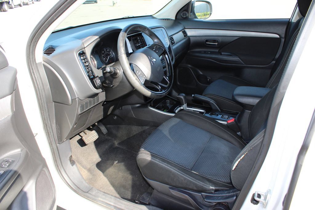Used 2018 Mitsubishi Outlander SE FWD image 7