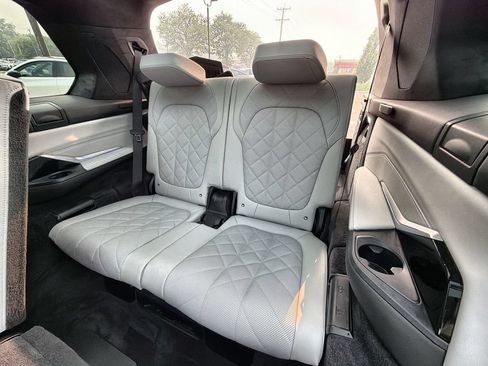 Used 2023 BMW X7 xDrive40i w/ Executive Package AWD/4WD image 21
