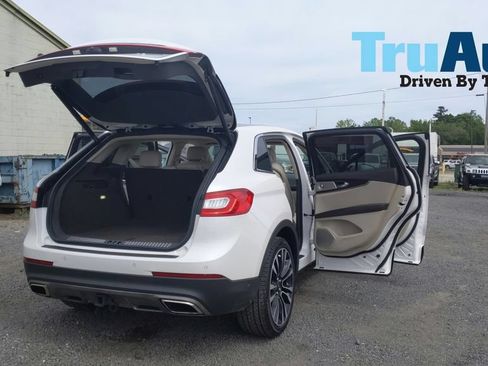 Used 2016 Lincoln MKX Reserve w/ Luxury Package FWD image 13