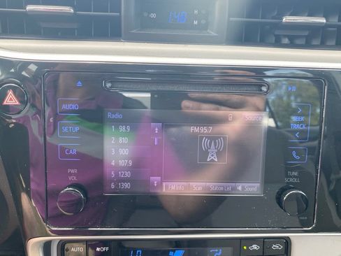 Used 2019 Toyota Corolla LE FWD image 22