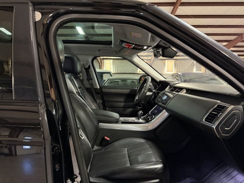 Used 2019 Land Rover Range Rover Sport SE image 11