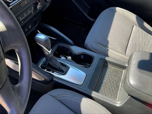 Used 2022 Nissan Frontier SV image 15