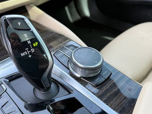 Used 2019 BMW 530i w/ Convenience Package RWD image 22