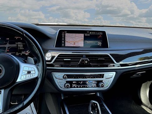 Used 2020 BMW 740i w/ M Sport Package RWD image 9