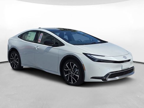 New 2026 Toyota Prius Plug-In Hybrid FWD image 3
