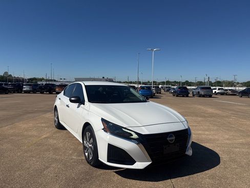 Certified 2025 Nissan Altima 2.5 S image 2