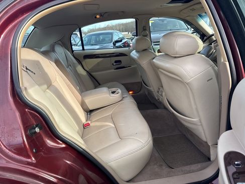 Used 2000 Lincoln Town Car Cartier image 36