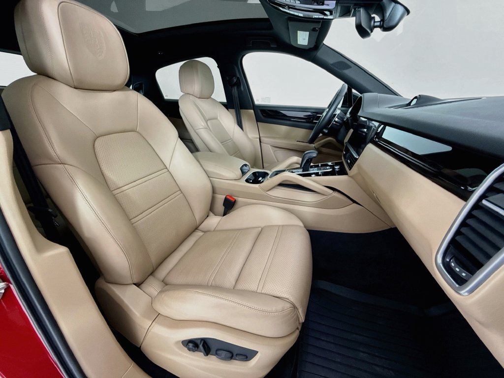 Certified 2023 Porsche Cayenne Coupe AWD/4WD image 30