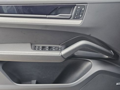Certified 2025 Porsche Cayenne image 22