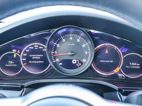 Used 2021 Porsche Cayenne Coupe image 25